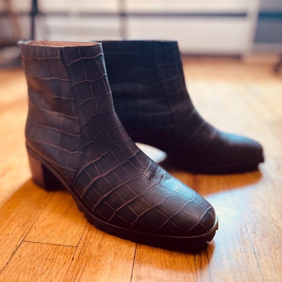 Madewell Katie Lugsole Ankle Boot in Croc Embossed Leather - Picture 1 of 8